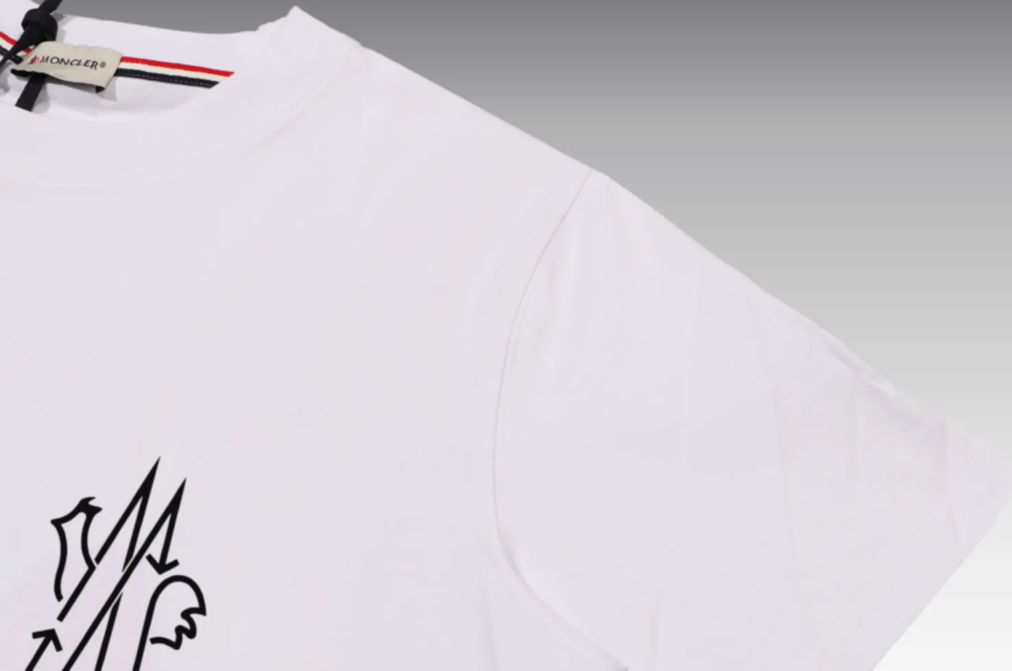 《Moncler~ 》2024New Arrival Quality T , Versatile Quality ！ ‼ 32 250G ‼ ， ， ， ， T 🤪 Sizes：S-M-L-XL-2XL ：Black，White， Same Style